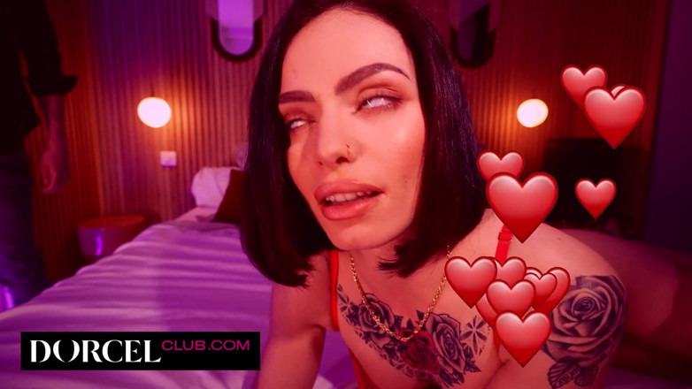 Dorcel Club: Clara Mia seks hayatını takipçileriyle paylaşıyor