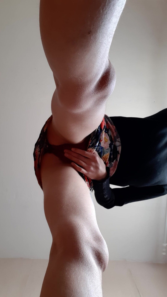 Lesbian-candys: Morena com buceta apertada goza no rosto