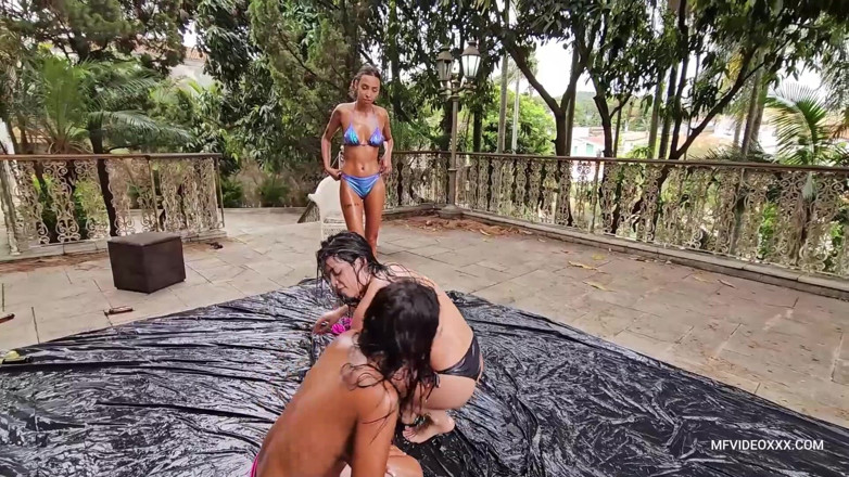 MF Fight: Pertarungan super hot tiga cewek imut yang super seksi