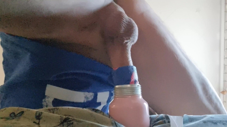 Naxy: Orgasme hurlant dans un gant en caoutchouc dans un vase