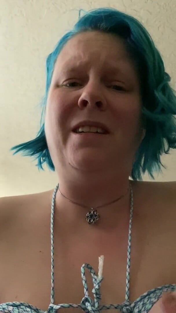 Hot potato girl: Vid facial completo de tetas atadas abofeteadas