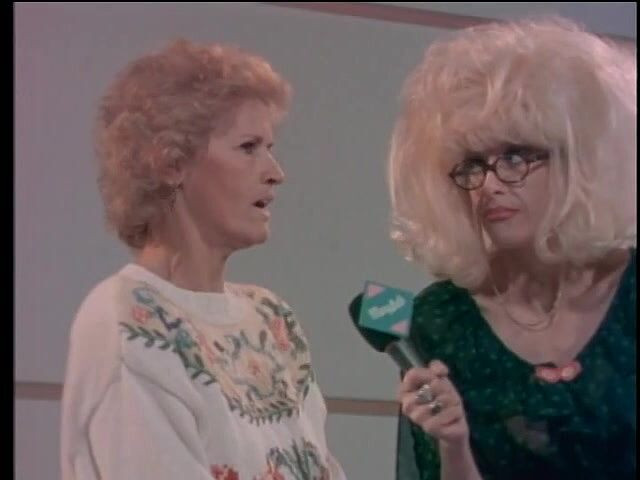 Old Good Porn: Sexy loira milf em lingerie vermelha pode levar perfuração anal...