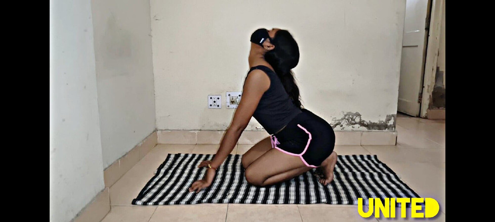 UnitedCourse31: Una profesora de yoga india follada por un increíble estudiante...