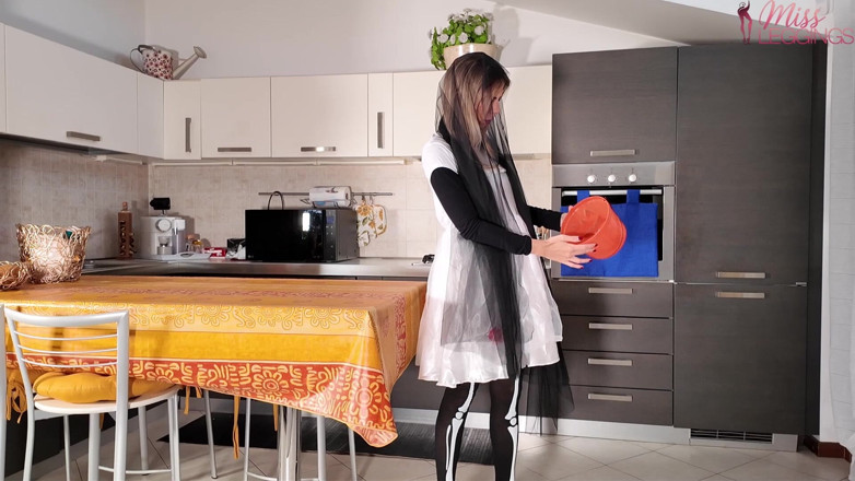 MissLeggings: Cadılar bayramı numarası mı splash mı?