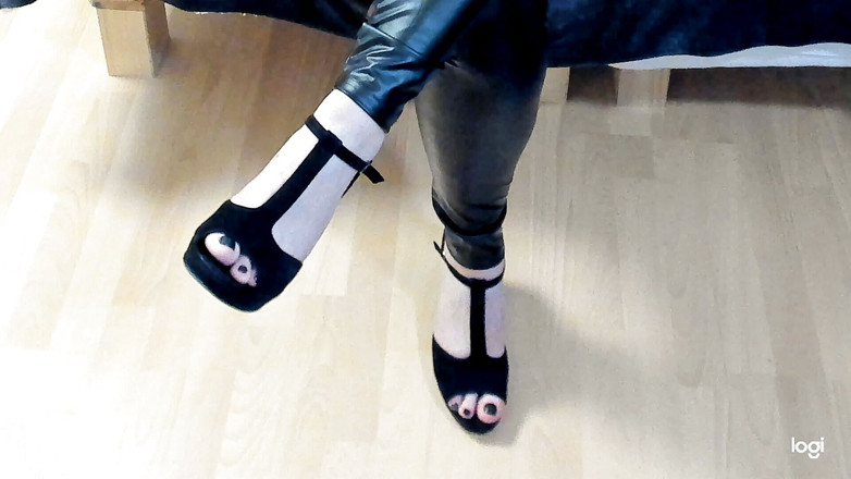 HotLeyla86: Lady Leyla te montre ton serviteur