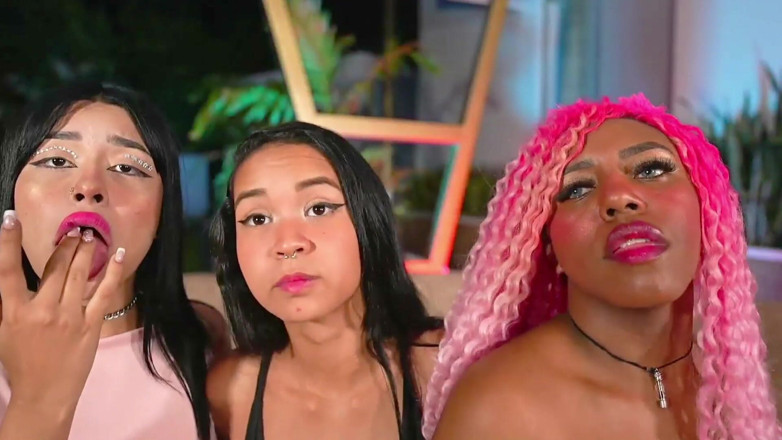 Good Girls Mansion: Je m'entraîne au sexe avec des godes avec mon ami...