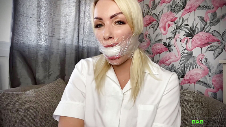 Gag Attack: Penny Lee - enfermera auto mordaza