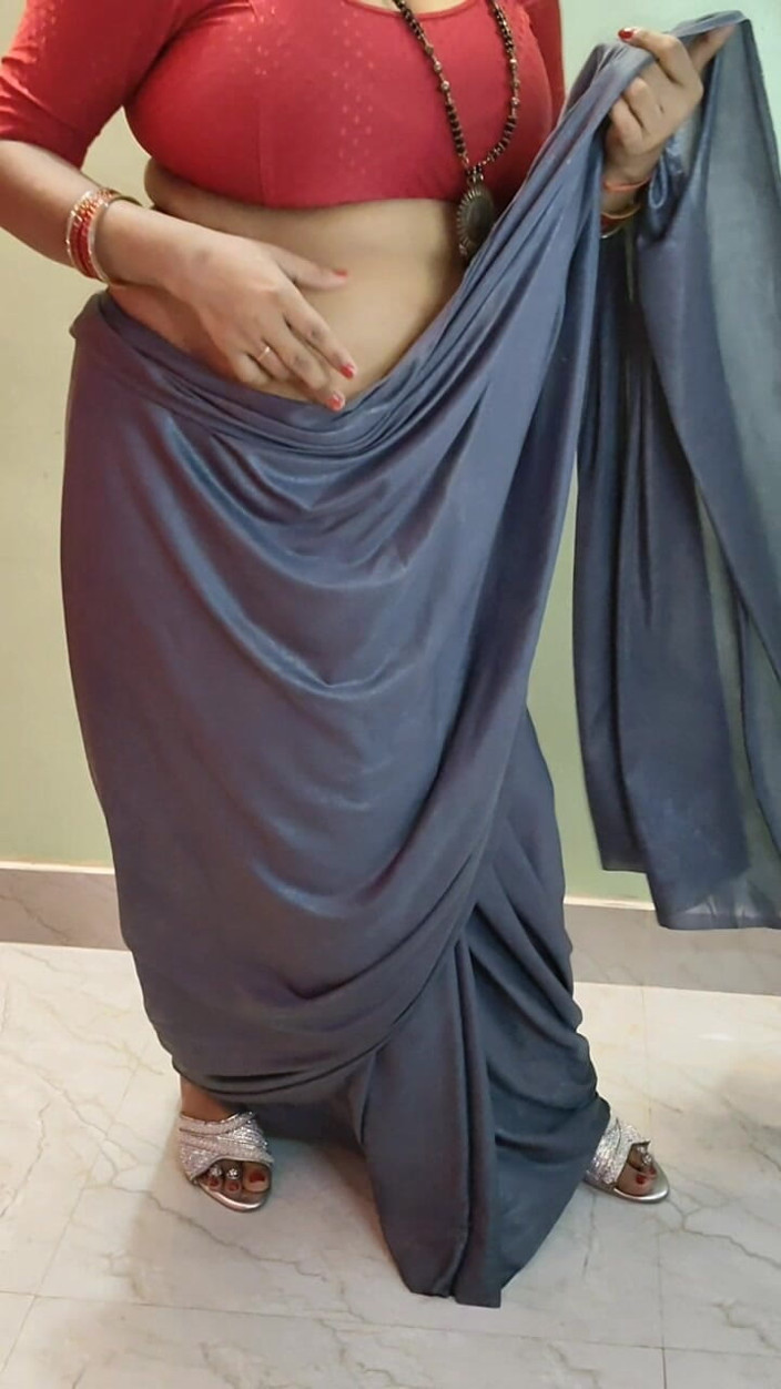 Kavita suman: Indisk BBW fru saree blus peticot naken dans