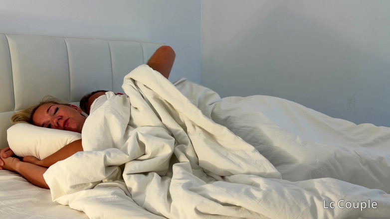 LC couple: Tesão de manhã no hotel - eu acordei com ele já...