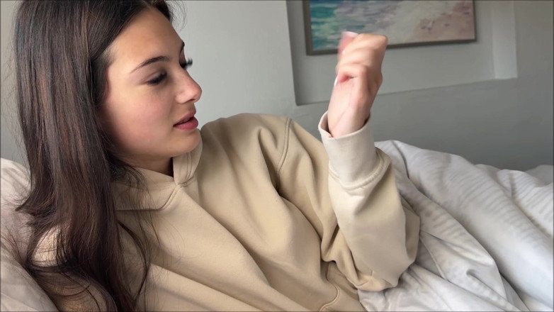 Alex Adams: 배다른 여동생과 함께하는 아픈 날 - Sophie Tyler - Alex Adams