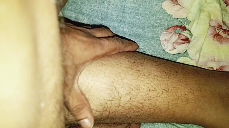 Rayhan0099: Mon demi-frère a trouvé du réconfort et du réconfort en...