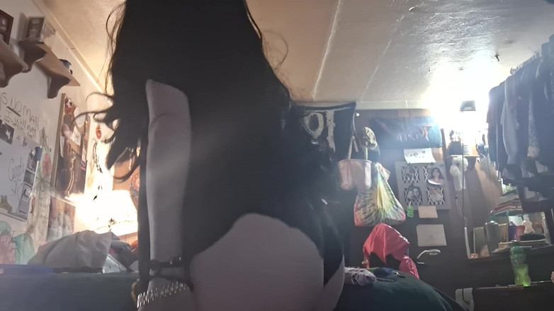 KANDY RAYNE: Menggoda cewek seksi lagi joget-joget