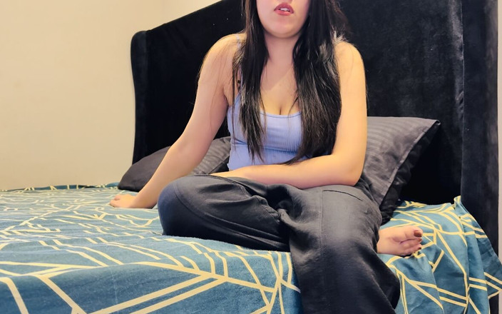 Sarakhan: Uma cama, um segredo, com a madrasta do meu melhor...