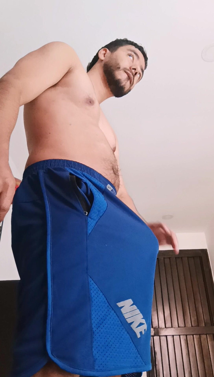 Tommhot: Ereksi dan masturbasi pagi dengan banyak precum