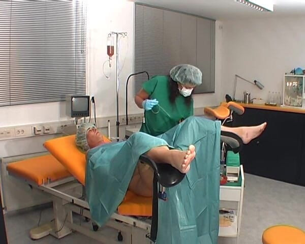 Rubber & Clinic Studio - 1ATOYS: Gyno dreams - füllt ihn mit frisch heißem pinkeln