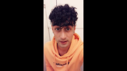 Idmir Sugary: イケメンは女性のようなトイレでおしっこをしようとします。ノーカットコックで座っている小便