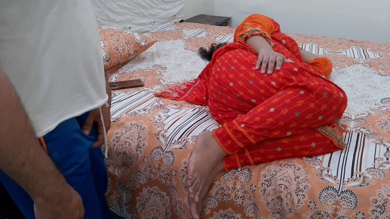 QueenbeautyQB: Prietena studentă mi-a spus cum să-mi fut mama vitregă