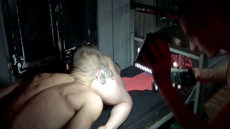 ROMANTIK FRENCH FUCKER XXL: Garoto witrh tatoo fodido em pêlo por romantik