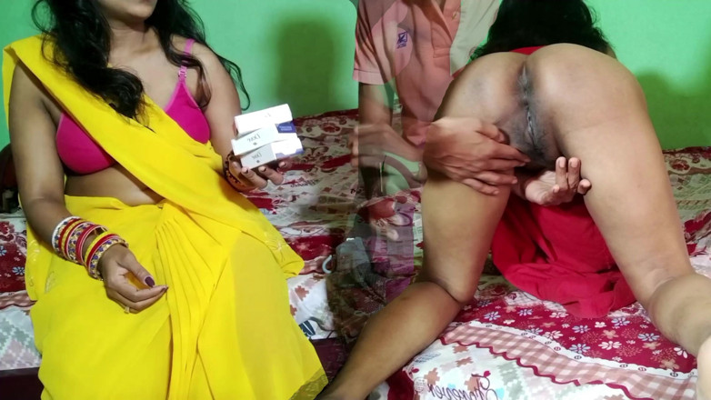FireeCouple: Bhabhi disetubuhi oleh pedagang sambil mencoba membeli kosmetik murah