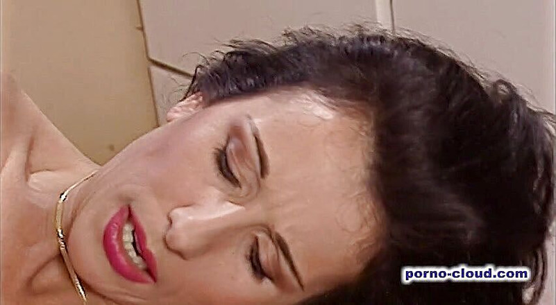 Porno Cloud: Double fisting des lesbiennes