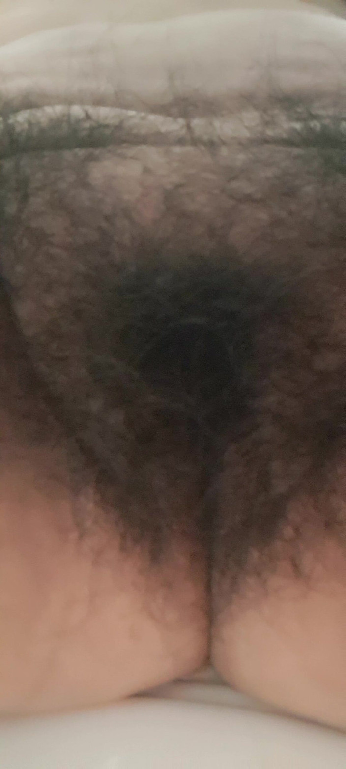 Mommy big hairy pussy: Mama vitregă matură goală cu pizda ei delicioasă