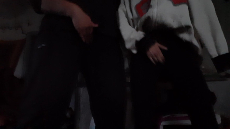 Lesbian-candys: D’abord, on jouit de nos propres mains puis on jouit...