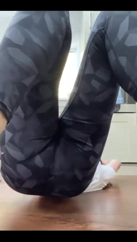 Countess diamond: POV, tu es mon coach d’étirement.